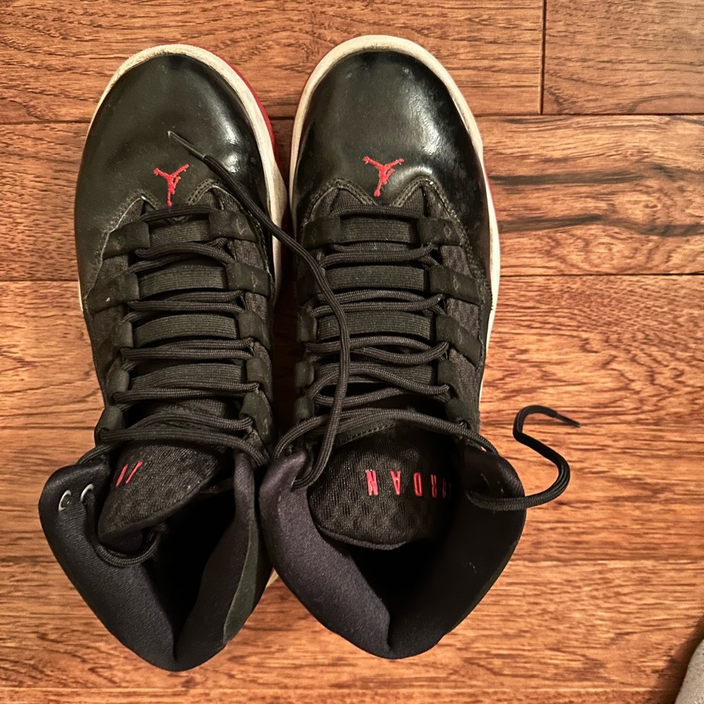 Jordan Max Aura, size 8 Men’s. Slightly Used. Black and Red.